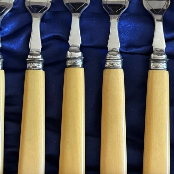 Vintage Fish Seafood Cutlery Set With Lined Box 6 Knives 6 Forks Etched Details - Picture 11 of 16